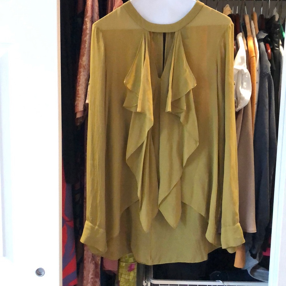 Silk blouse w ruffle